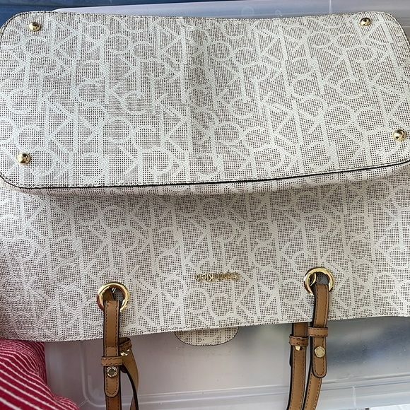 Calvin Klein Logo Huge Tote 20 x 11.5 x 7.25" Cream w Cognac Handles NWOT - Picture 3 of 5